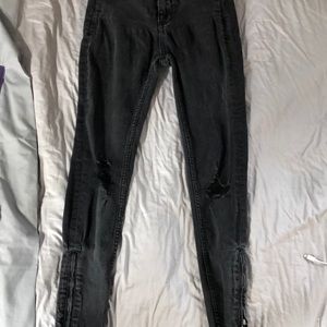 Ivy + Main faded black jeans ripped jeans🖤